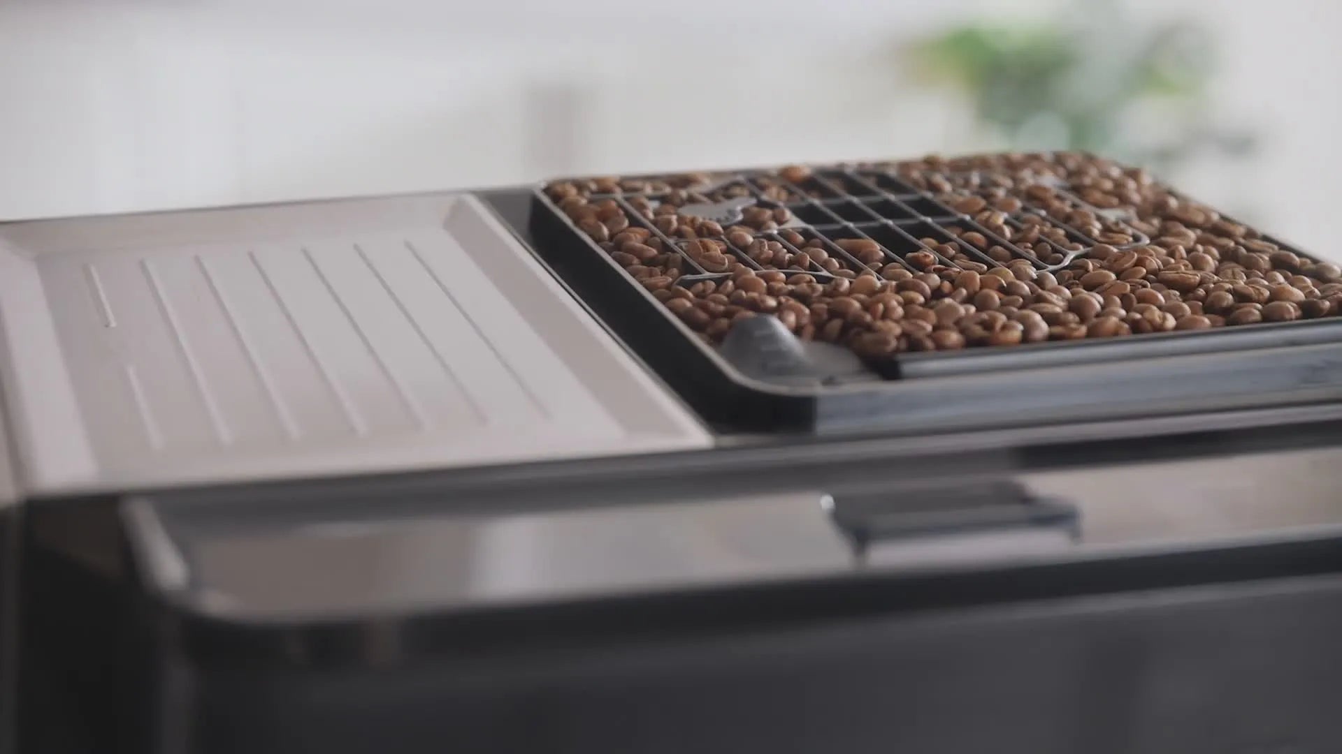 800 Series Fully Automatic Espresso Machine VeroCafe Silver, Removable Water Tank